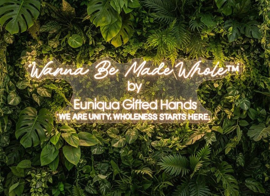 Texte lumineux sur fond de feuillage vert : "Welcome Be Made Whole" par Eunique Gwend Handis.
