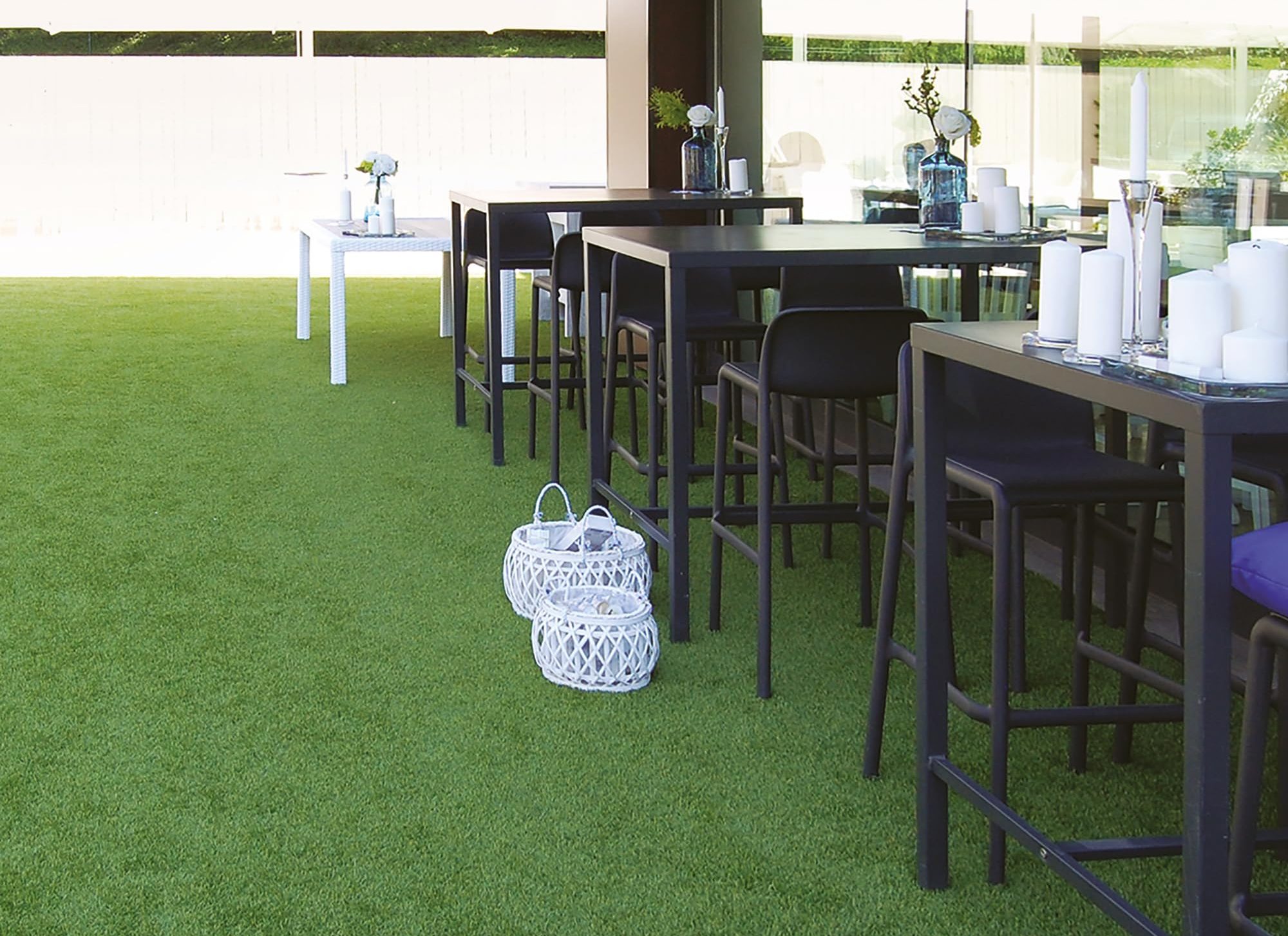 Texture de bois clair avec des lignes fines et un aspect naturel.