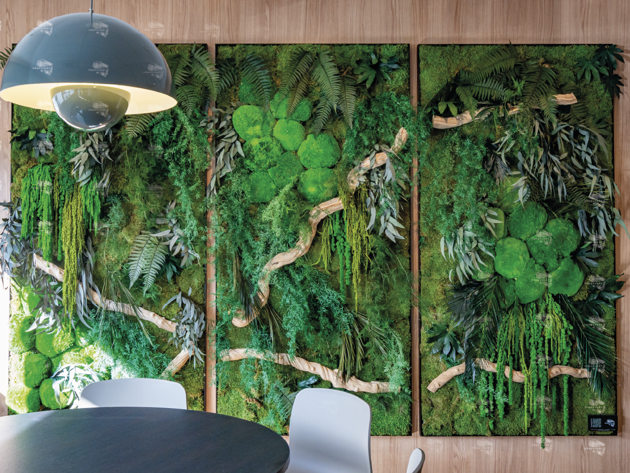 Panneau en mousse verte avec le logo "Eiffage Route" dans un environnement de bureau.